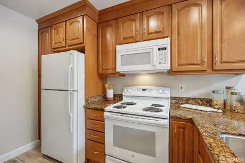 Kitchen - 1099 Oddstad Blvd, Pacifica, CA 94044 photo 3 of 4