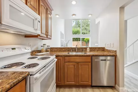 Kitchen - 1099 Oddstad Blvd, Pacifica, CA 94044 photo 4 of 4