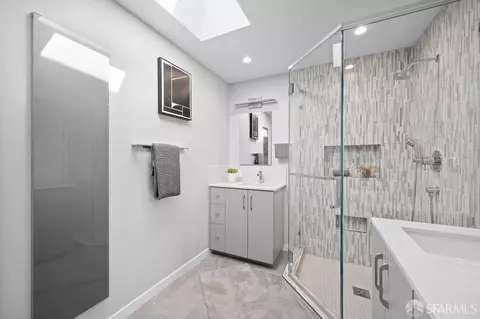 Bath - 160 Marview Way, San Francisco, CA 94131 photo 2 of 5