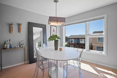 Dining - 160 Marview Way, San Francisco, CA 94131 photo 3 of 4