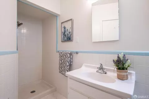 Bath - 2167 28th Ave, San Francisco, CA 94116 photo 2 of 5