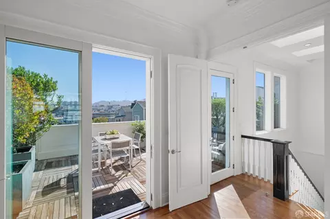 Entry Way - 3187 Clay St, San Francisco, CA 94115 photo 3 of 4
