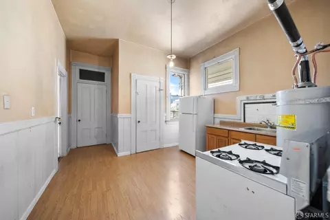 Entry Way - 705 Jackson St, Oakland, CA 94607 photo 3 of 6
