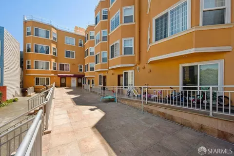 Exterior - 499 33rd Ave #302, San Francisco, CA 94121 photo 2 of 7