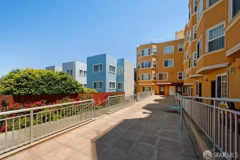Exterior - 499 33rd Ave #302, San Francisco, CA 94121 photo 1 of 7