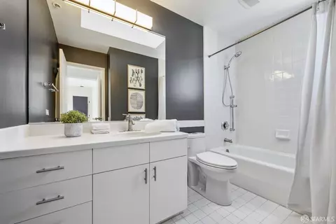 Bath - 640 Davis St #17, San Francisco, CA 94111 photo 4 of 4