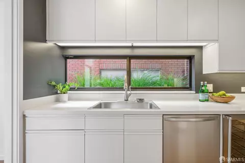 Kitchen - 640 Davis St #17, San Francisco, CA 94111 photo 2 of 3