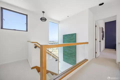 Entry Way - 640 Davis St #17, San Francisco, CA 94111 photo 3 of 5
