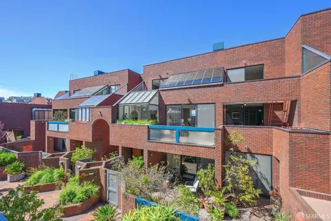 Exterior - 640 Davis St #17, San Francisco, CA 94111 photo 5 of 7