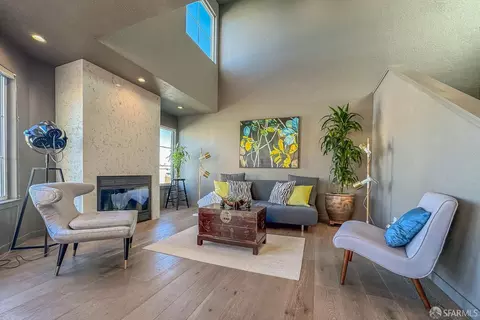 118 Jerrold Ave, San Francisco, CA 94124