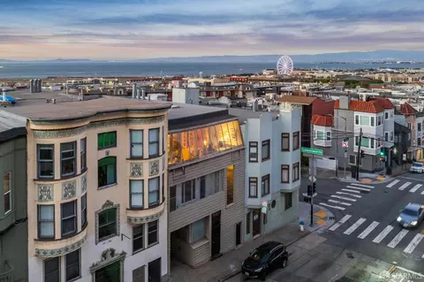 712 Bay St, San Francisco, CA 94109 photo 3