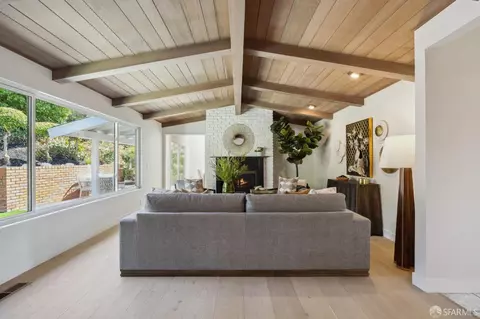Living - 22 Lance Ct, Moraga, CA 94556 photo 2 of 6