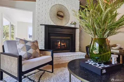 Living - 22 Lance Ct, Moraga, CA 94556 photo 4 of 6