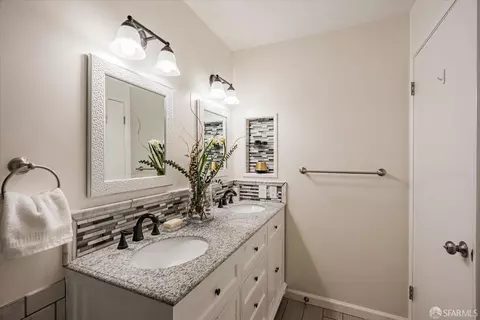 Bath - 5009 Palmetto Ave #27, Pacifica, CA 94044 photo 3 of 3
