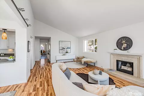 Living - 5009 Palmetto Ave #27, Pacifica, CA 94044 photo 4 of 4
