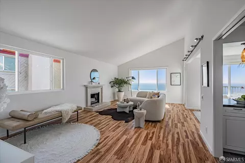 Living - 5009 Palmetto Ave #27, Pacifica, CA 94044 photo 3 of 4