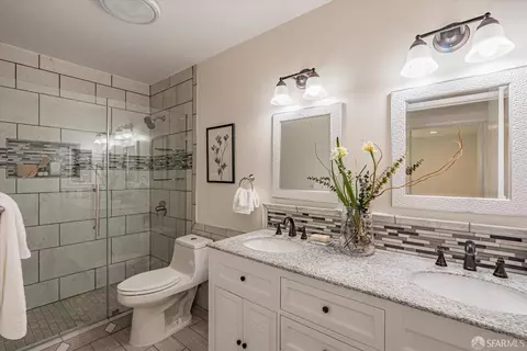Bath - 5009 Palmetto Ave #27, Pacifica, CA 94044 photo 2 of 3