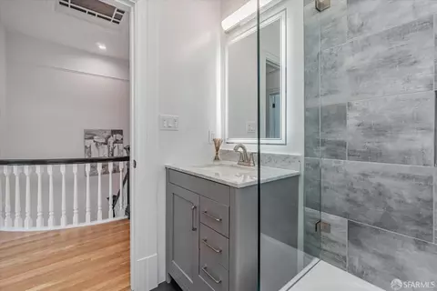 Bath - 137 6th Ave, San Francisco, CA 94118 photo 3 of 10