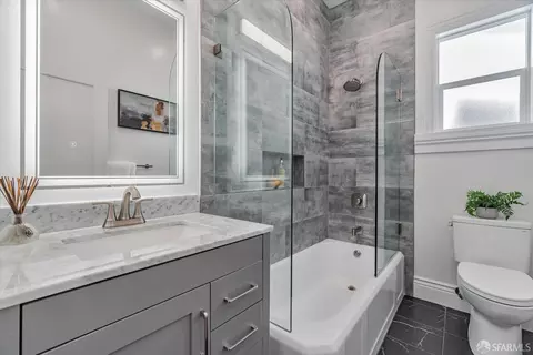Bath - 137 6th Ave, San Francisco, CA 94118 photo 4 of 10