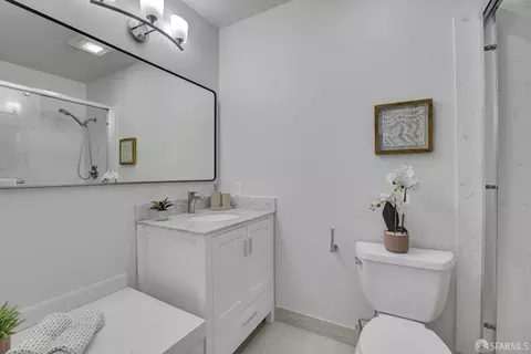 Bath - 6 Hillview Ct, San Francisco, CA 94124 photo 1 of 4