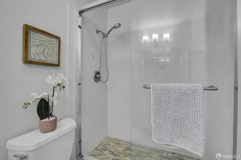 Bath - 6 Hillview Ct, San Francisco, CA 94124 photo 2 of 4