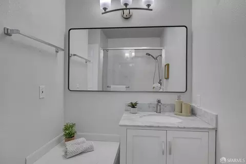 Bath - 6 Hillview Ct, San Francisco, CA 94124 photo 3 of 4