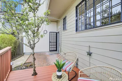 Exterior - 6 Hillview Ct, San Francisco, CA 94124 photo 6 of 9