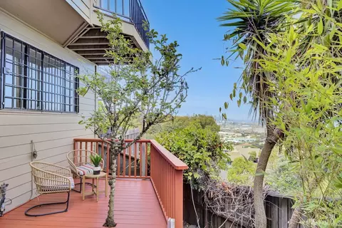Exterior - 6 Hillview Ct, San Francisco, CA 94124 photo 8 of 9