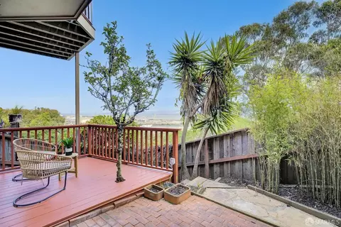 Exterior - 6 Hillview Ct, San Francisco, CA 94124 photo 3 of 9
