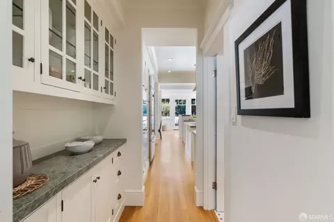 Entry Way - 2728 Claremont Blvd, Berkeley, CA 94705 photo 4 of 10