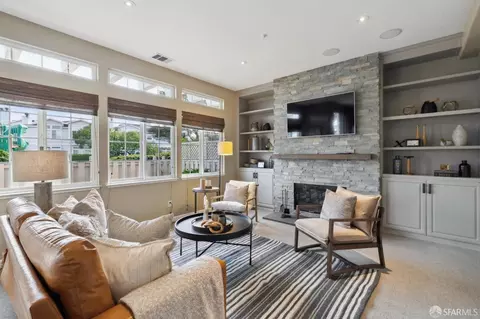 6 Outlook Ct, Pacifica, CA 94044