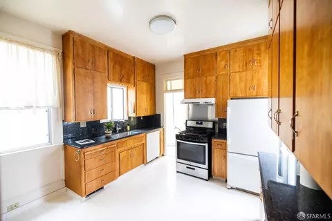 Kitchen - 355 11th Ave, San Francisco, CA 94118 photo 1 of 3