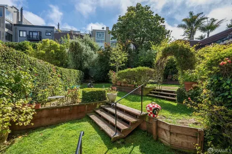 Exterior - 245 Chestnut St, San Francisco, CA 94133 photo 8 of 9