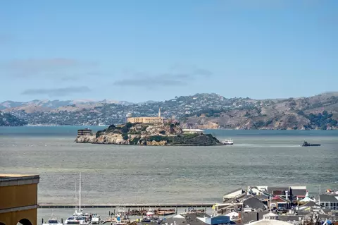 View/Area - 245 Chestnut St, San Francisco, CA 94133 photo 2 of 10