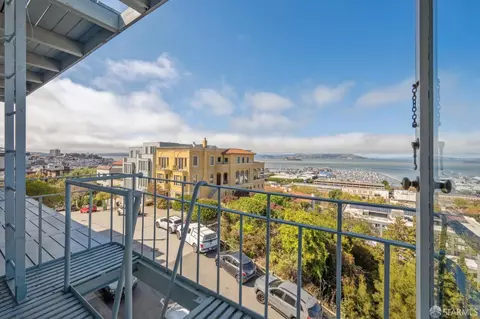 View/Area - 245 Chestnut St, San Francisco, CA 94133 photo 4 of 10