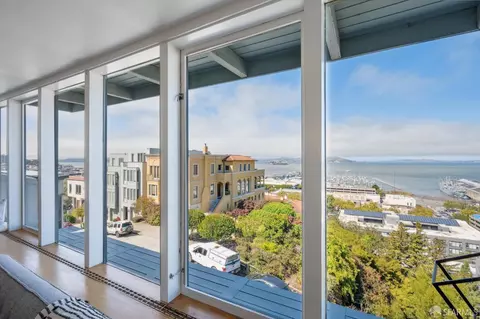View/Area - 245 Chestnut St, San Francisco, CA 94133 photo 3 of 10