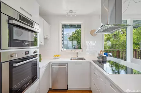Kitchen - 245 Chestnut St, San Francisco, CA 94133 photo 4 of 5
