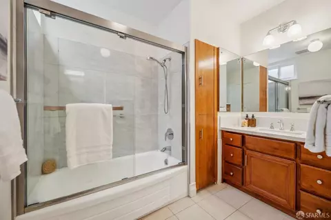 Bath - 842 35th Ave, San Francisco, CA 94121 photo 2 of 5