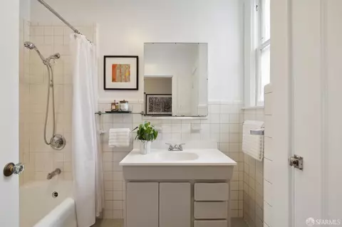 Bath - 1427 39th Ave, San Francisco, CA 94122 photo 1 of 1