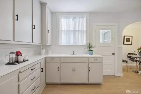 Kitchen - 1427 39th Ave, San Francisco, CA 94122 photo 4 of 5