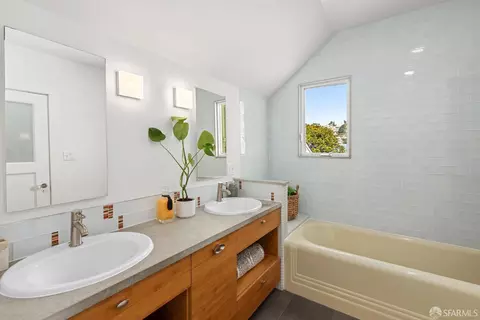 Bath - 74 Havelock St, San Francisco, CA 94112 photo 2 of 3