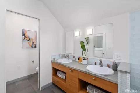 Bath - 74 Havelock St, San Francisco, CA 94112 photo 3 of 3