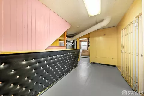 Entry Way - 1365 Shafter Ave, San Francisco, CA 94124 photo 5 of 6