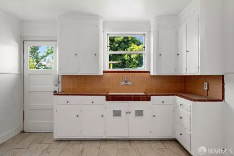 Kitchen - 1365 Shafter Ave, San Francisco, CA 94124 photo 5 of 5