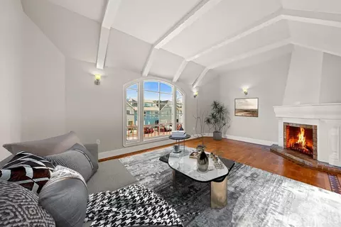 Living - 1365 Shafter Ave, San Francisco, CA 94124 photo 2 of 7