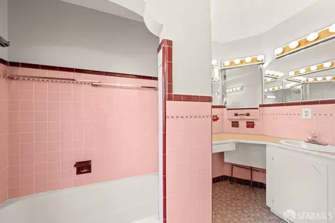 Bath - 1365 Shafter Ave, San Francisco, CA 94124 photo 2 of 4
