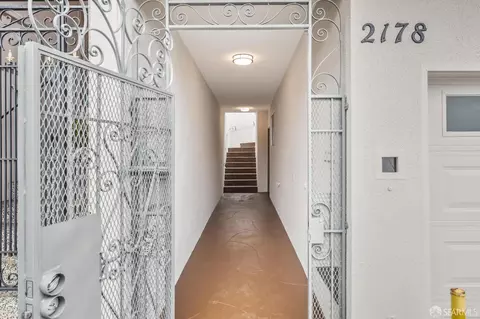 Entry Way - 2178 14th Ave, San Francisco, CA 94116 photo 4 of 5