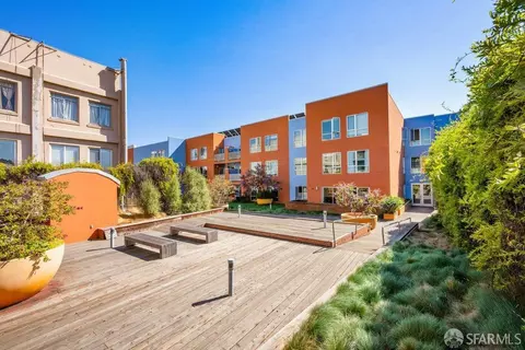 Exterior - 555 Bartlett St #222, San Francisco, CA 94110 photo 4 of 8