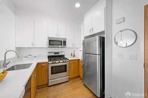 Kitchen - 555 Bartlett St #222, San Francisco, CA 94110 photo 2 of 5