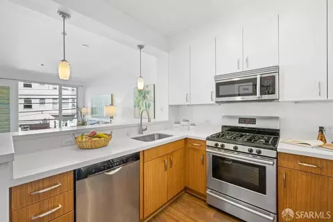 Kitchen - 555 Bartlett St #222, San Francisco, CA 94110 photo 4 of 5